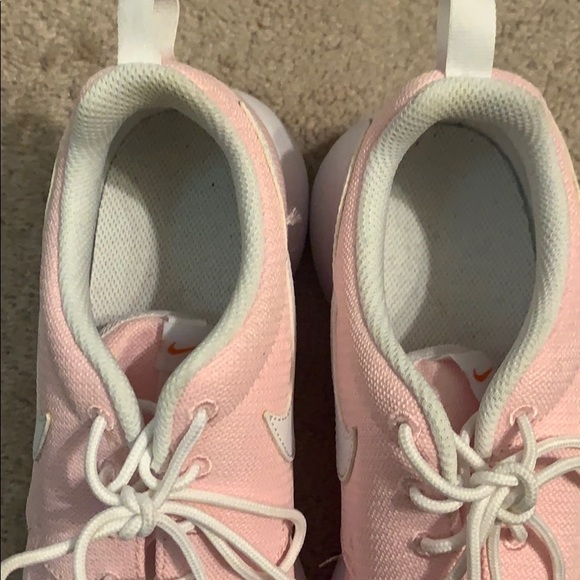 NIKE SHOES - Picture 3 of 4